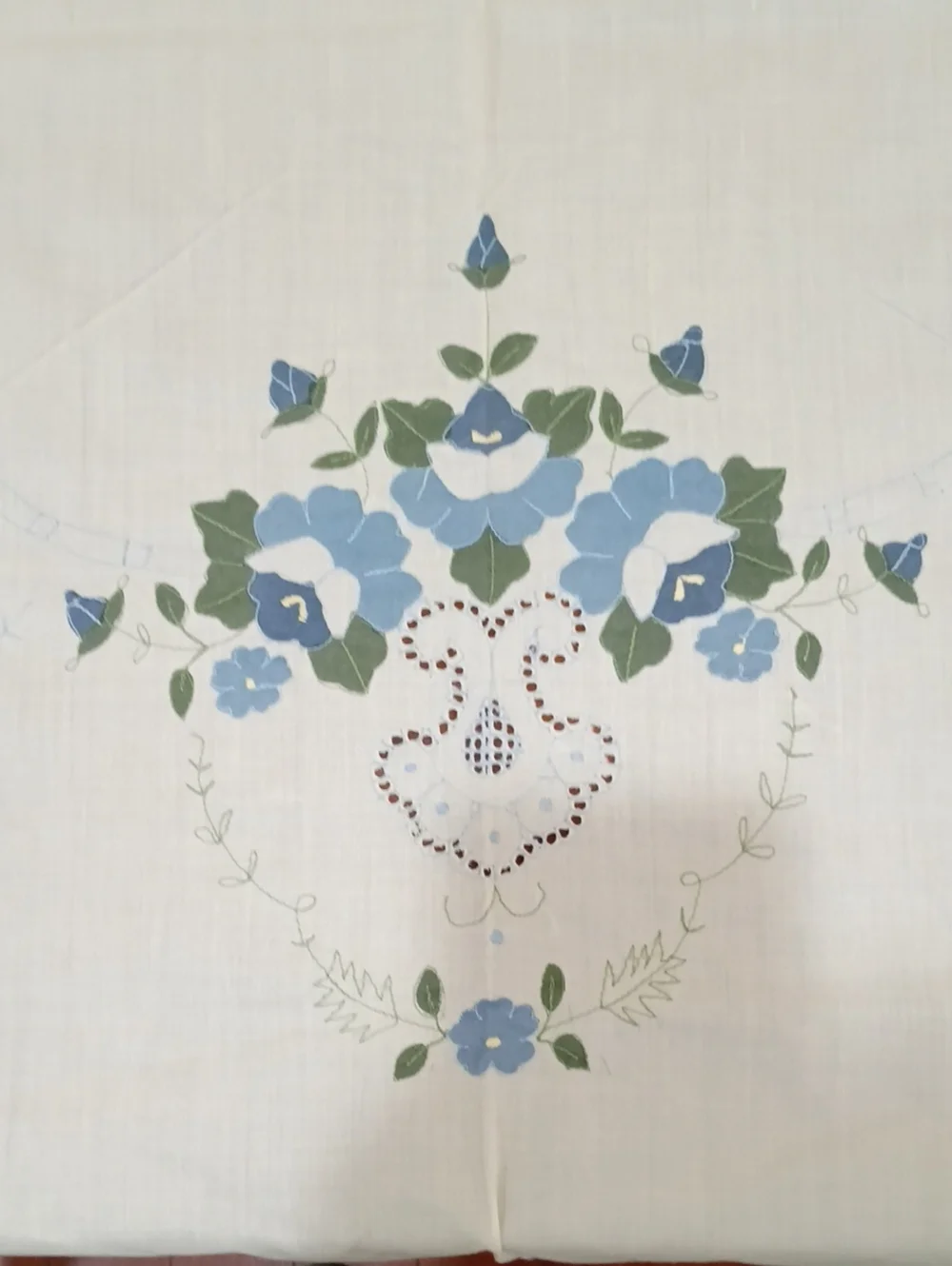 Embroidered White Floral Rectangular Tablecloth, 54